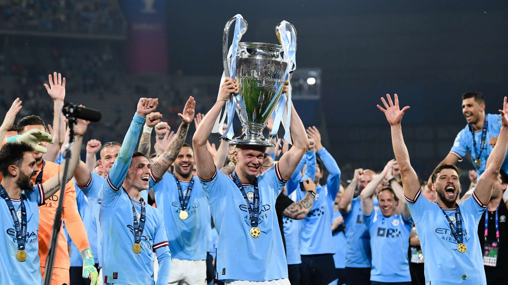 历史第一人，传奇不息！C罗明年将第6次征战欧洲杯正赛